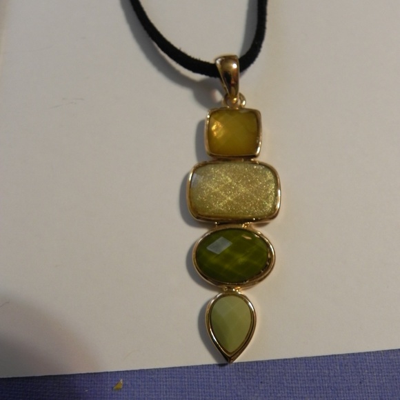 Multi-green necklace - Picture 3 of 3